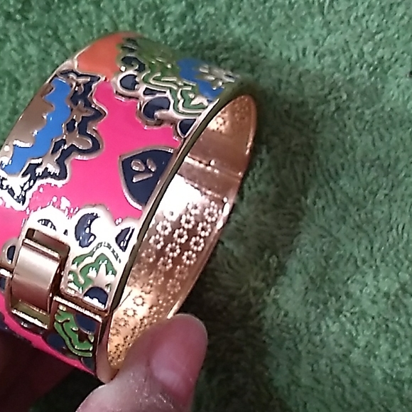 Cuff bracelet - Picture 2 of 4